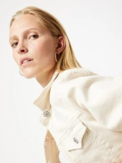 Noisy May Spijkerjasjes Tussenjas Casey Dames Ecru -Noisy May Winkel 39c34048f54567e23688167635f04342