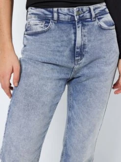 Noisy May Straight Regular Jeans ONI Dames Lichtblauw -Noisy May Winkel a0581a3a4d1833ceb06ff83d39ba3079