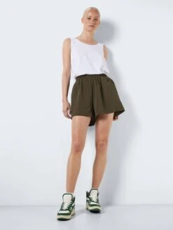 Noisy May Shorts Loosefit Broek ELLEN Dames Donkergroen -Noisy May Winkel e595327a2c0fa17eaab5d6a29f9bbec3