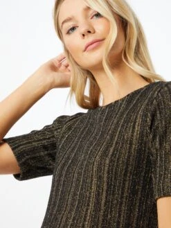 Noisy May T-shirts Shirt Reggie Dames Zwart -Noisy May Winkel f4a4283dd02bfc7d0048261f4d454680